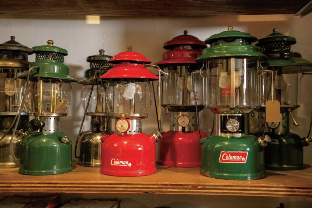 柔らかい灯りでサイトの雰囲気を盛り上げる、コールマンのランタンの