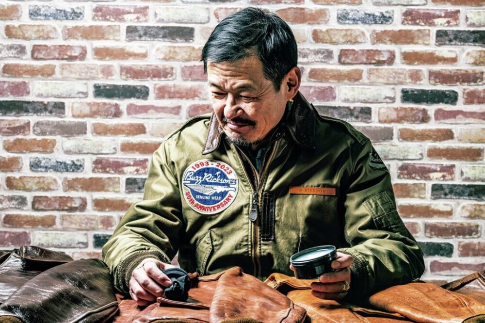 軍用レザーフライトジャケットは、大戦当時に想いを馳せて育てるべし