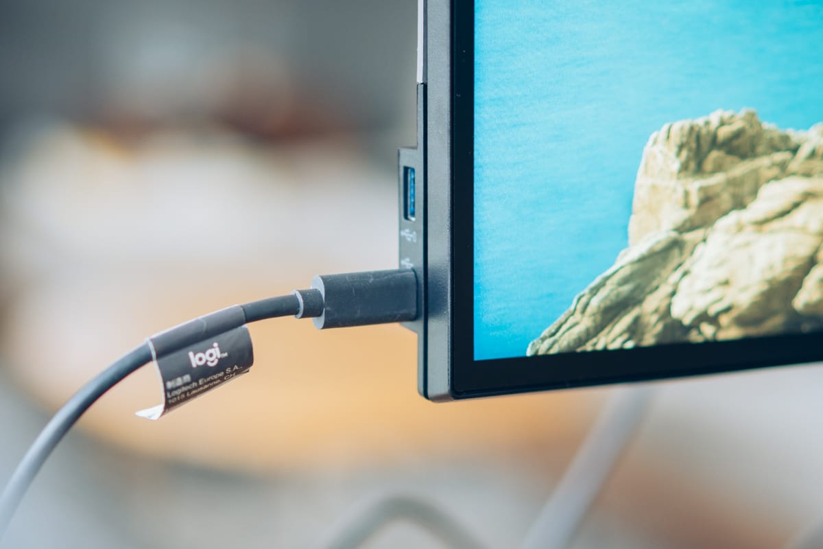 4辺フレームレスのミニマル4K27インチモニター！DELL U2720QMレビュー