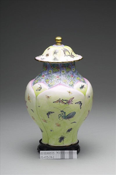 銅胎畫琺瑯蓮瓣式蝶蟲蓋罐- 故宮