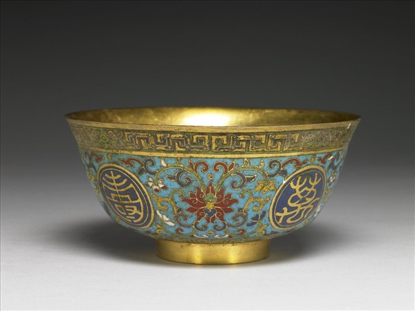 銅胎畫琺瑯桃式五福捧壽盒- 故宮