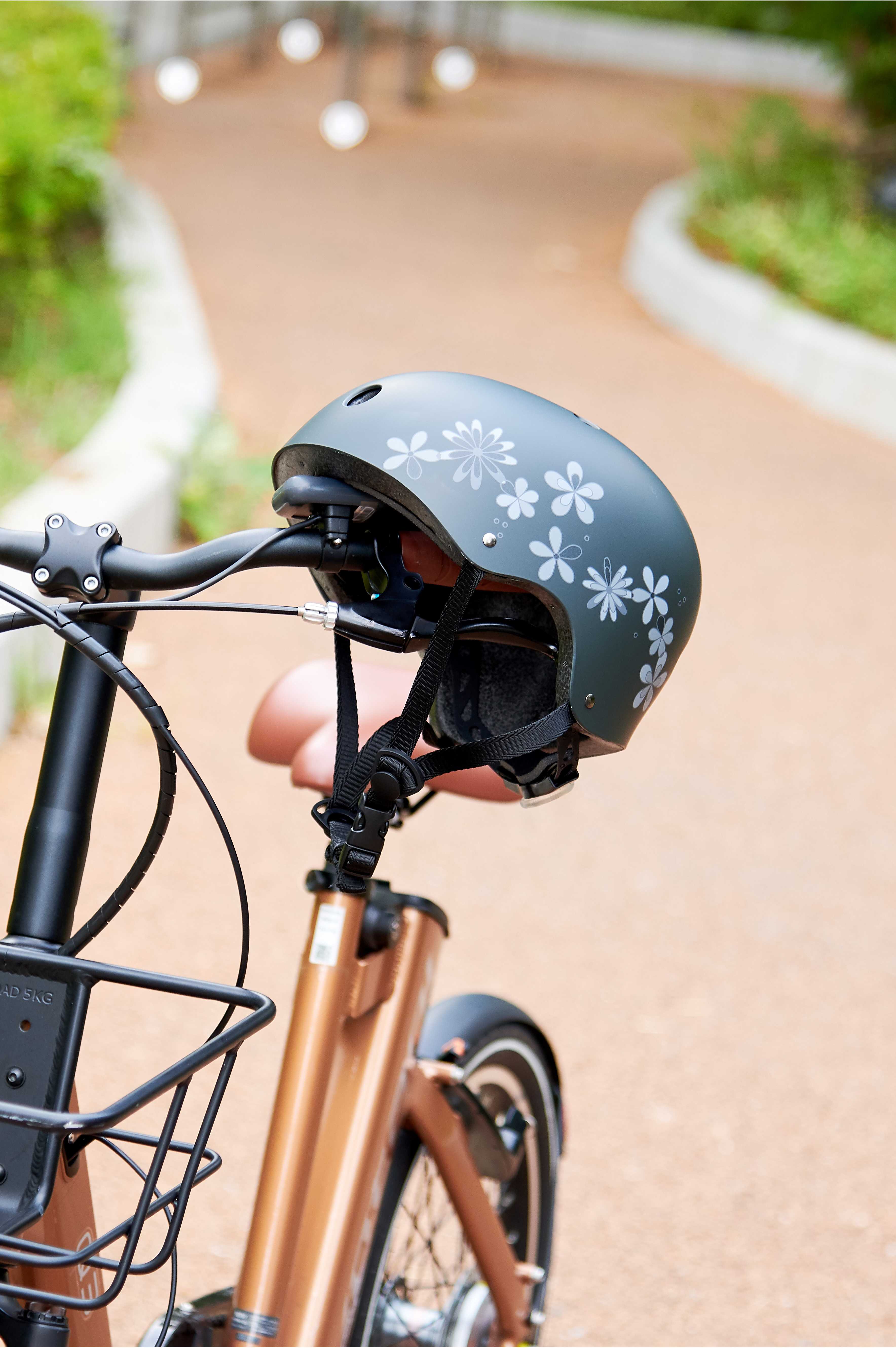 道路交通法にて着用努力が義務化されている自転車ヘルメット】帽子感覚