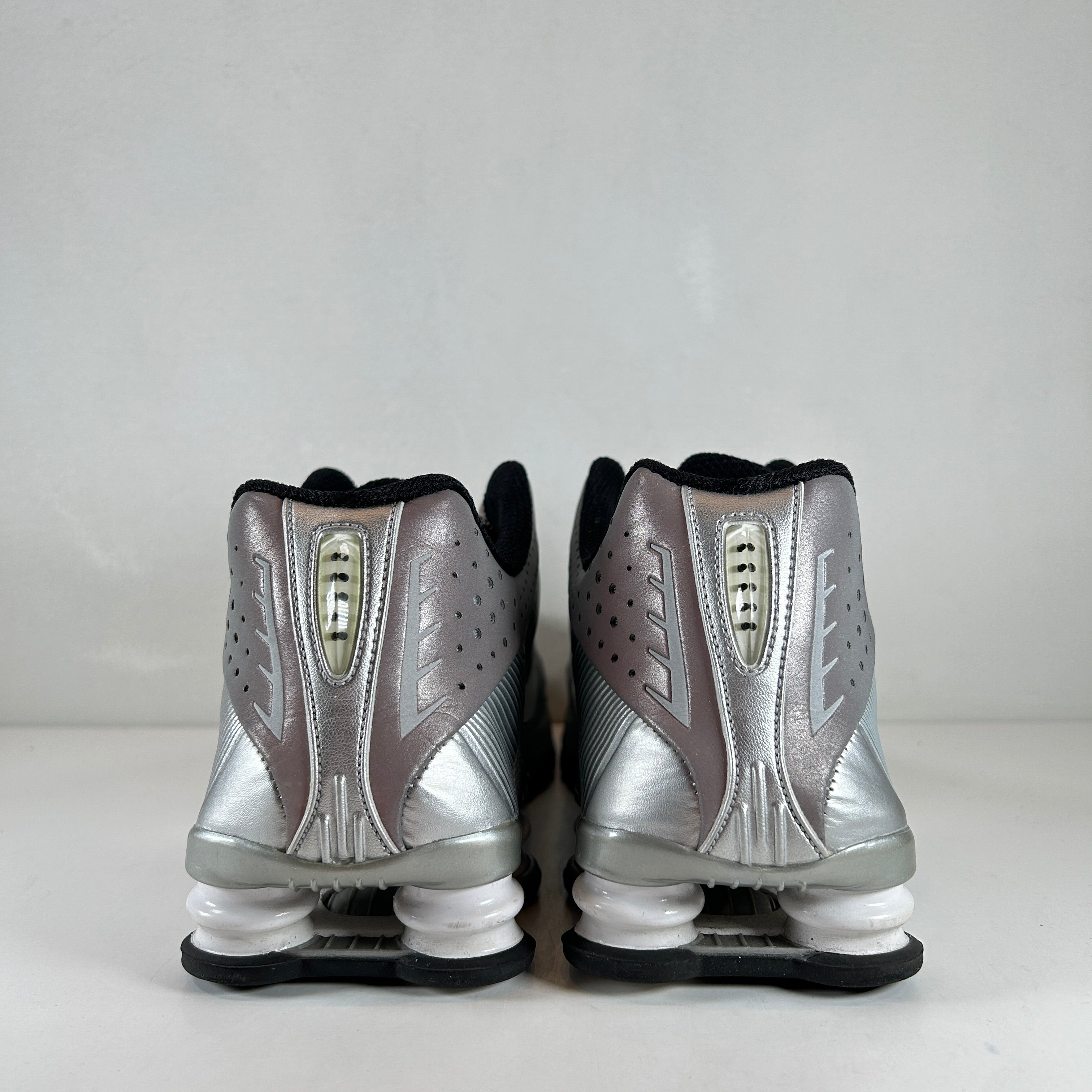 386154 002 Nike Shox R4 Flywire Metallic Silver 2010 [USED] - 10.5