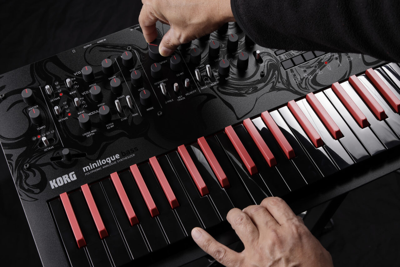 KORGからアナログシンセサイザー「MINILOGUE BASS」が発売