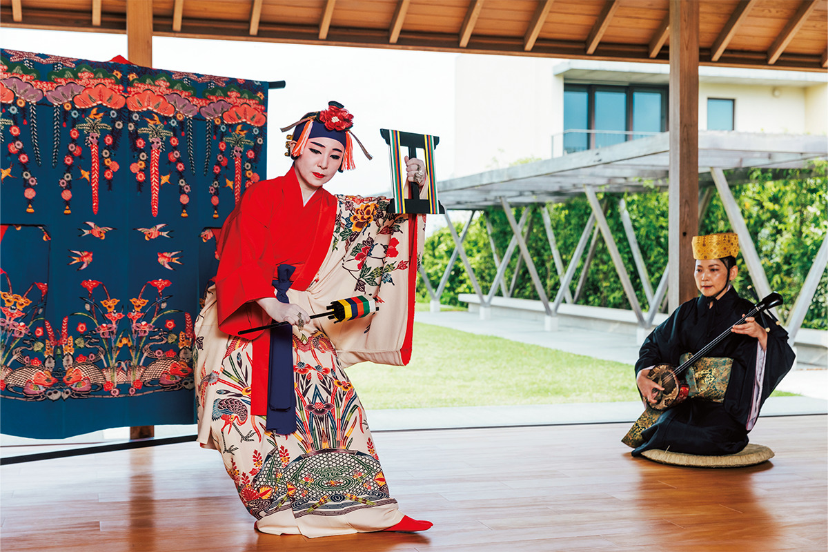 星のや沖縄》イラストレーター・柿崎こうこさんが行く美しき「琉球紅型