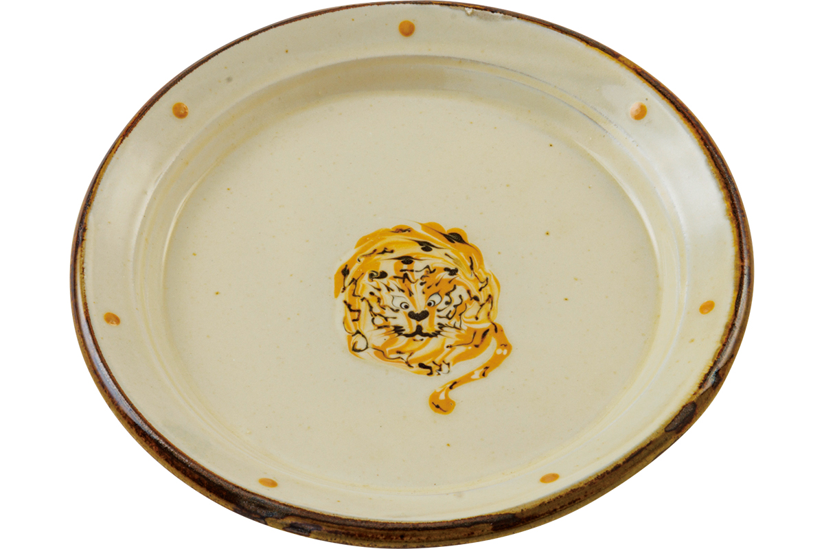 食事がより楽しくなる《小島鉄平》のうつわカラフルなプレートで踊る