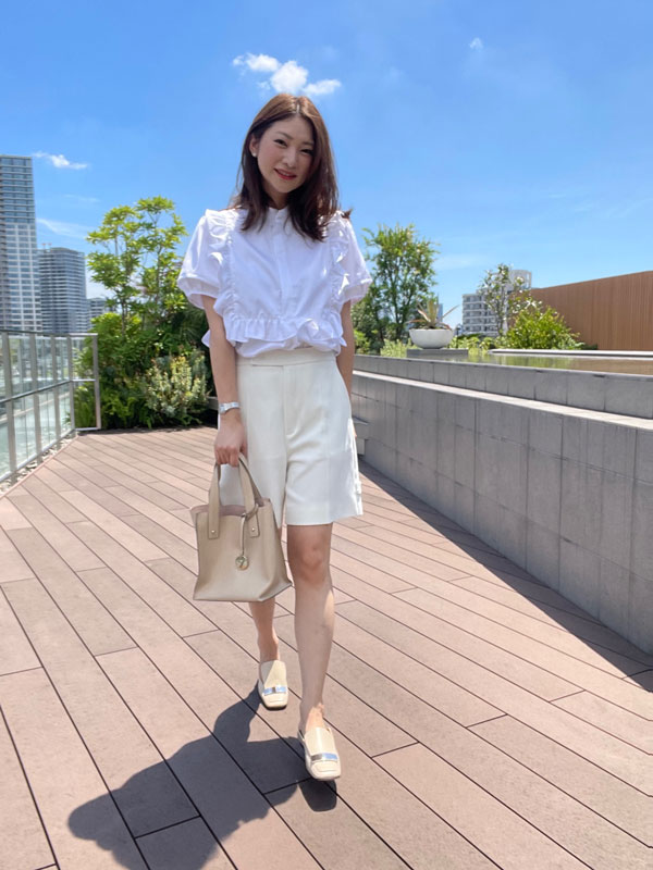 このブラウス、ただものでない！【YOKO CHAN】の新作が超優秀 | Domani