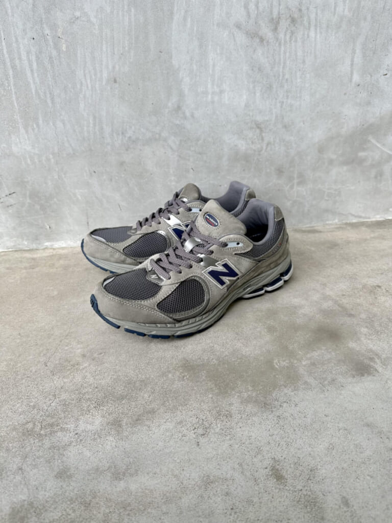 街に馴染むあの頃の定番スニーカー】独特な「グレー」がカッコイイ