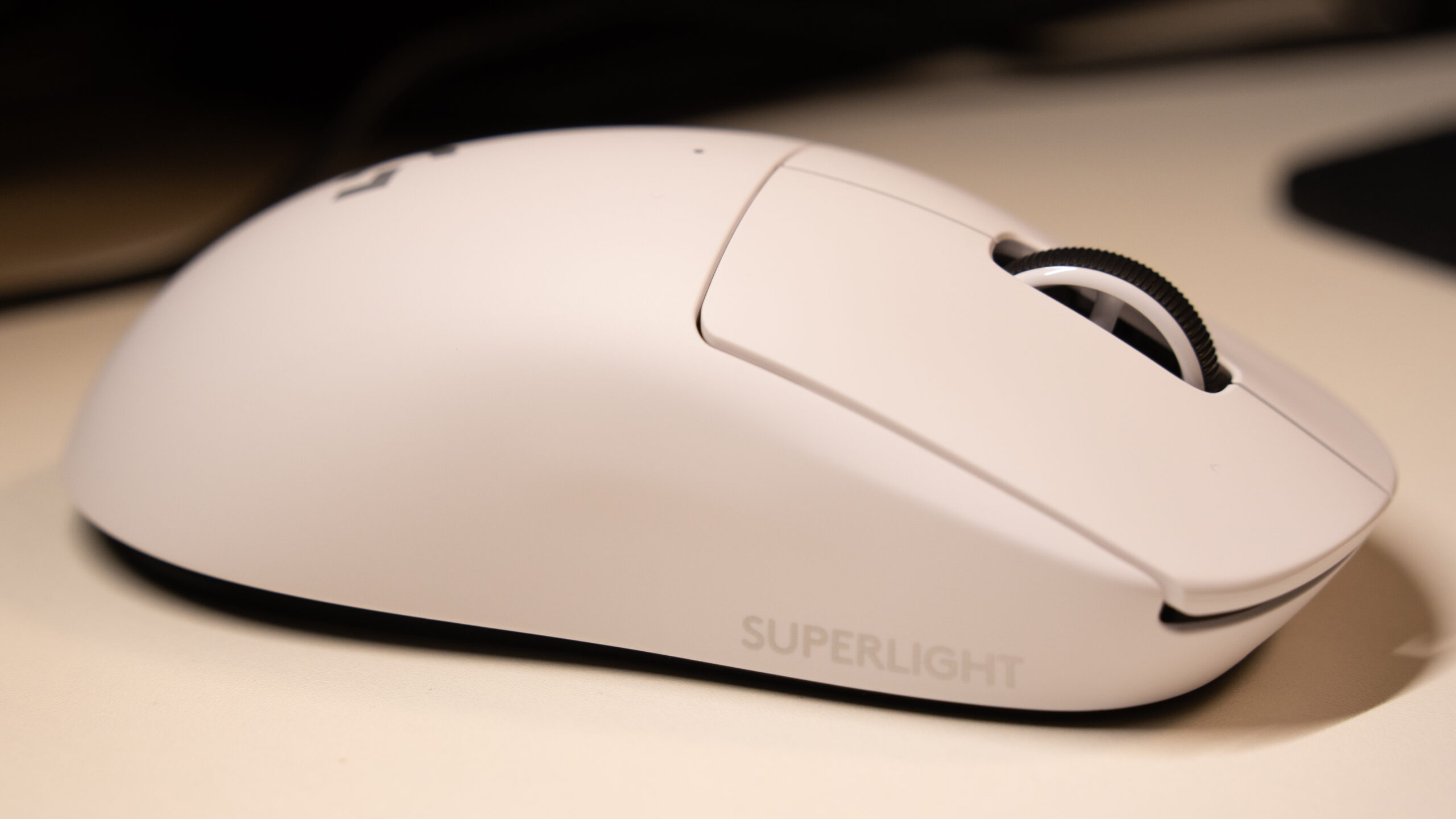 ロジクールG Pro X Superlight」レビュー！ 63gのカスタマイズ性に優れ