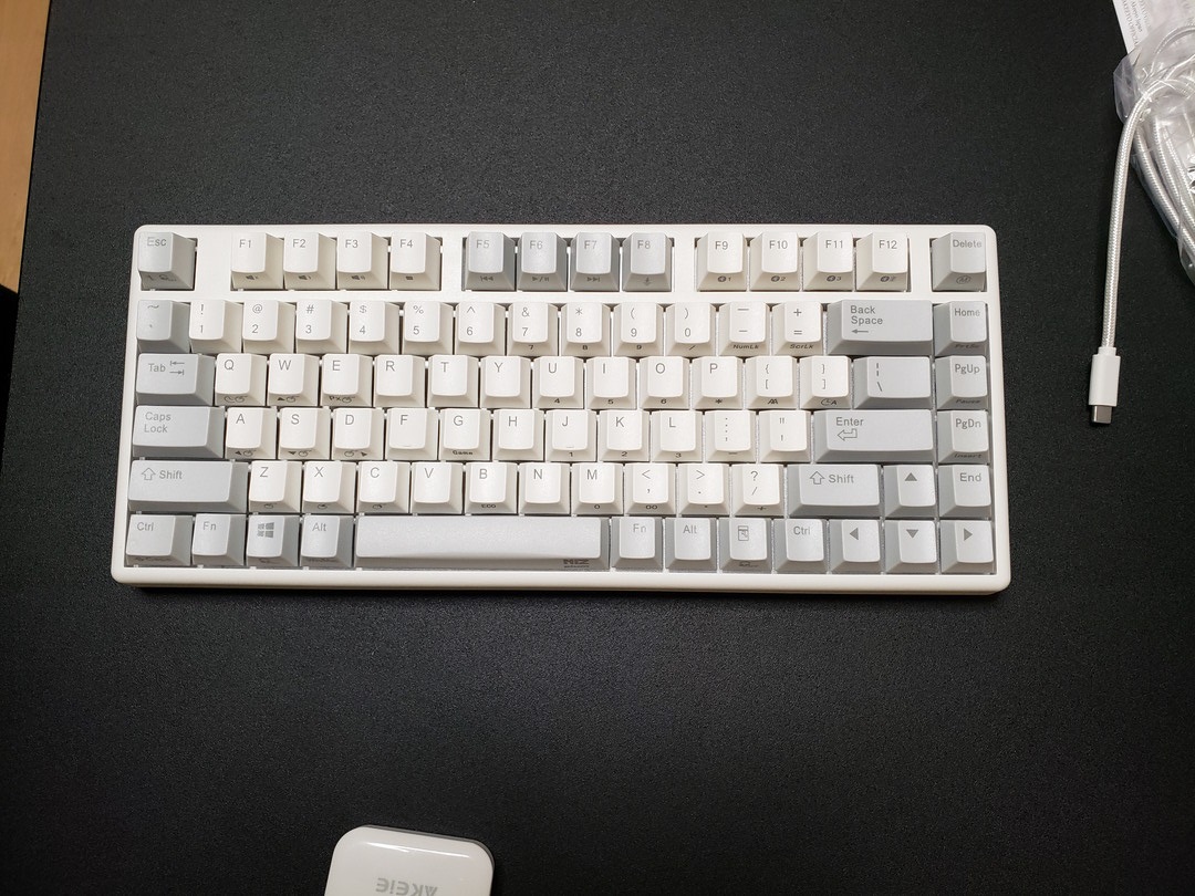 タイピングが気持ちよくなる】NiZ PLUMキーボード レビュー｜どすこい