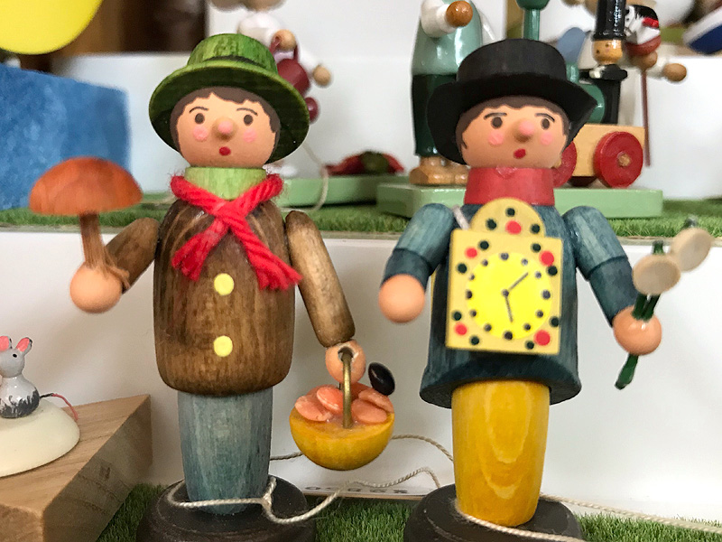 ザイフェンコーナー 絵本と木のおもちゃ フォーゲル