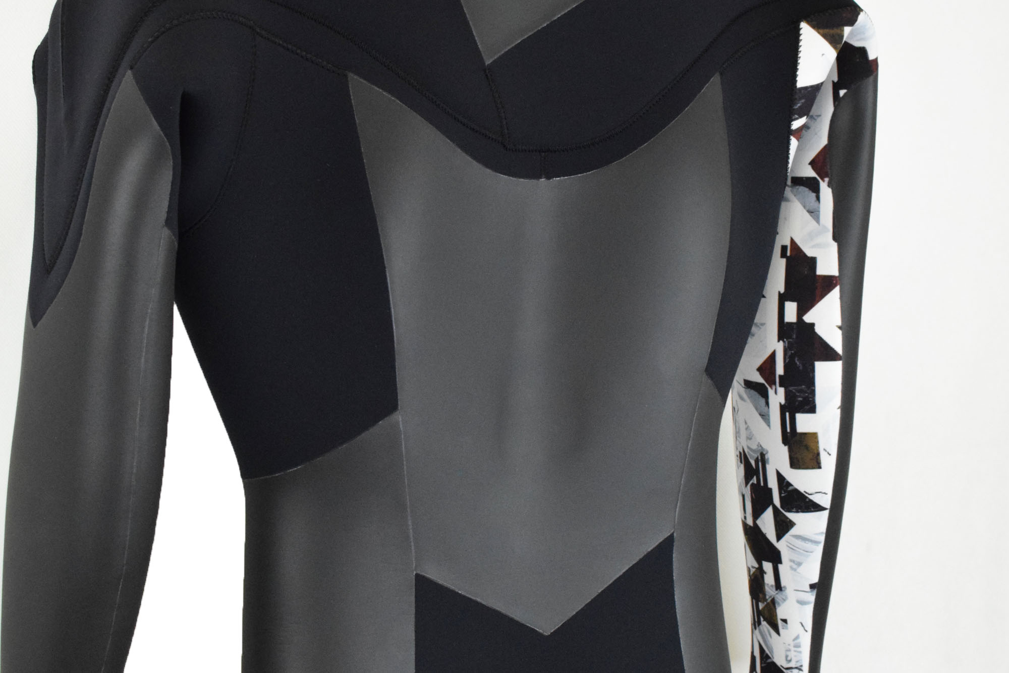 製品紹介：マッドテーラー・チェストジップ・セミドライ | 国産高級