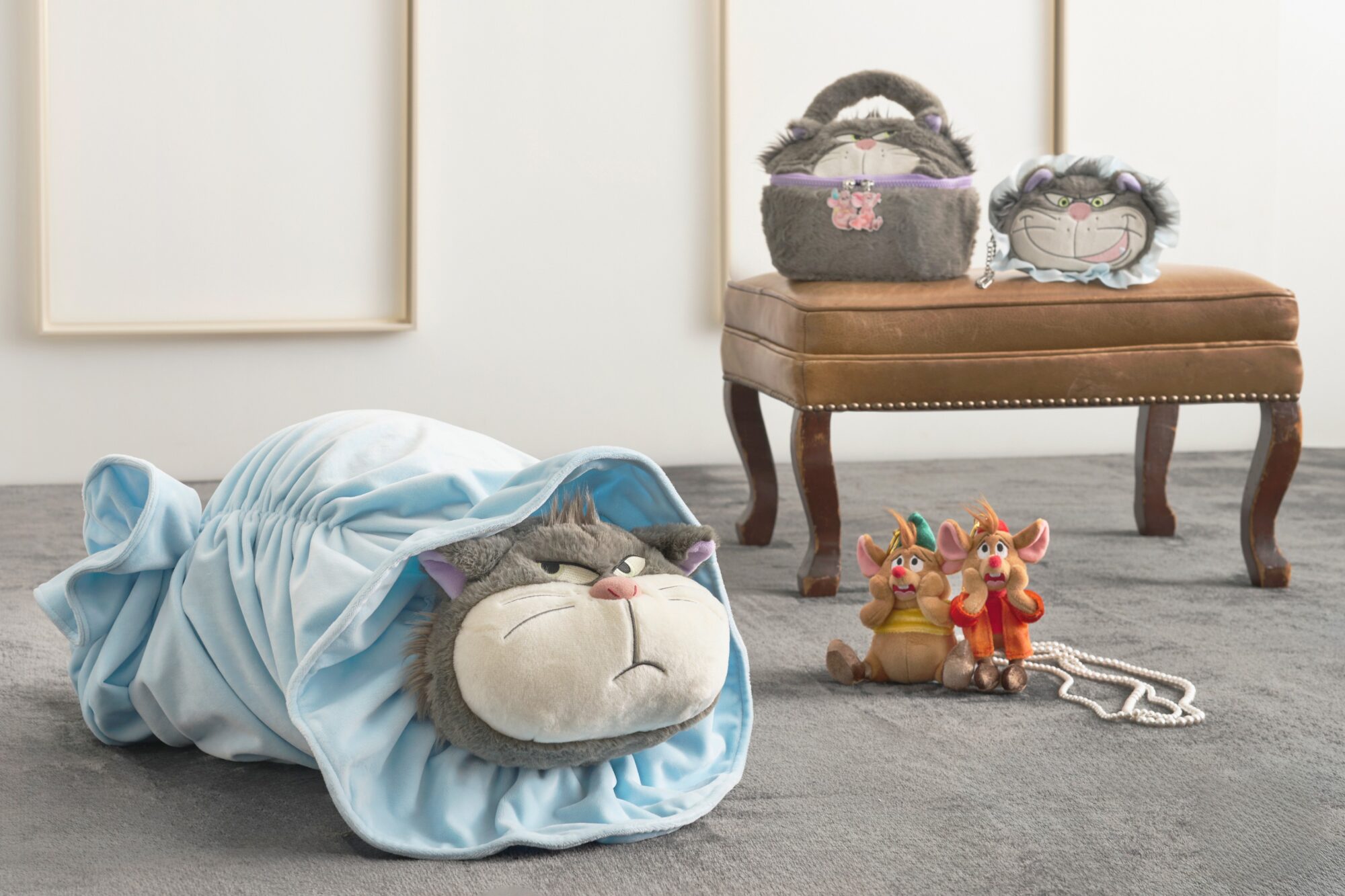 ルシファーグッズも ディズニーストアで“猫の日”アイテムが登場