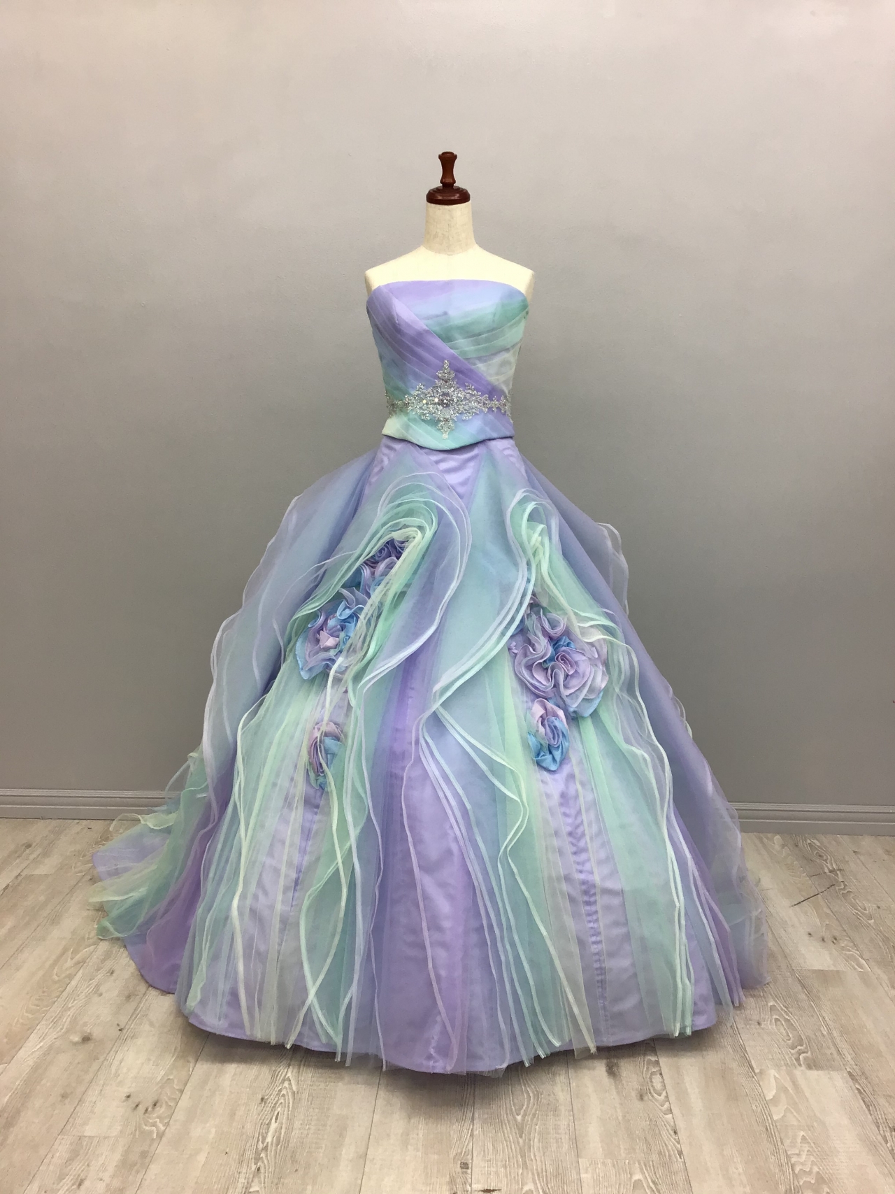 チュールスカートのグラデーションが綺麗なカラードレス