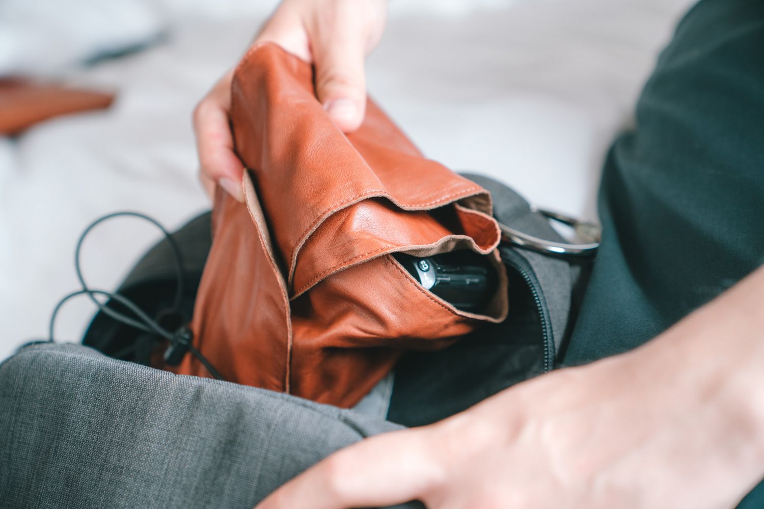 高澤けーすけコラボ】レザーカメララップ | drip（ドリップ） インフル