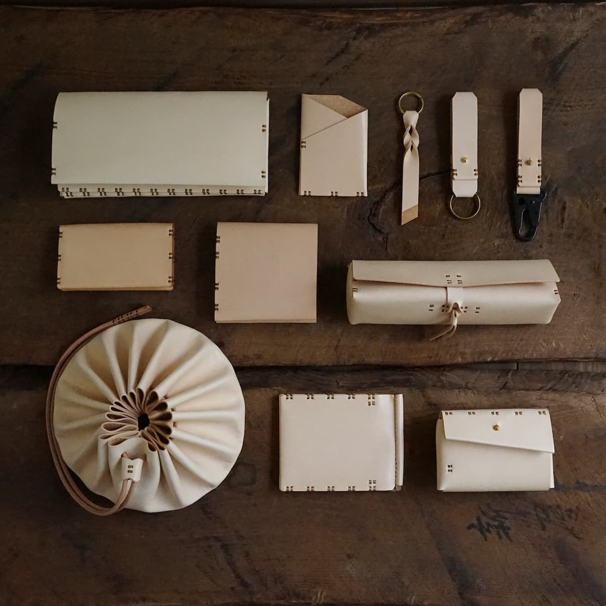 lore + needles 名刺 / カード入れ 25 牛ヌメ革(名刺 / カード入れ 牛