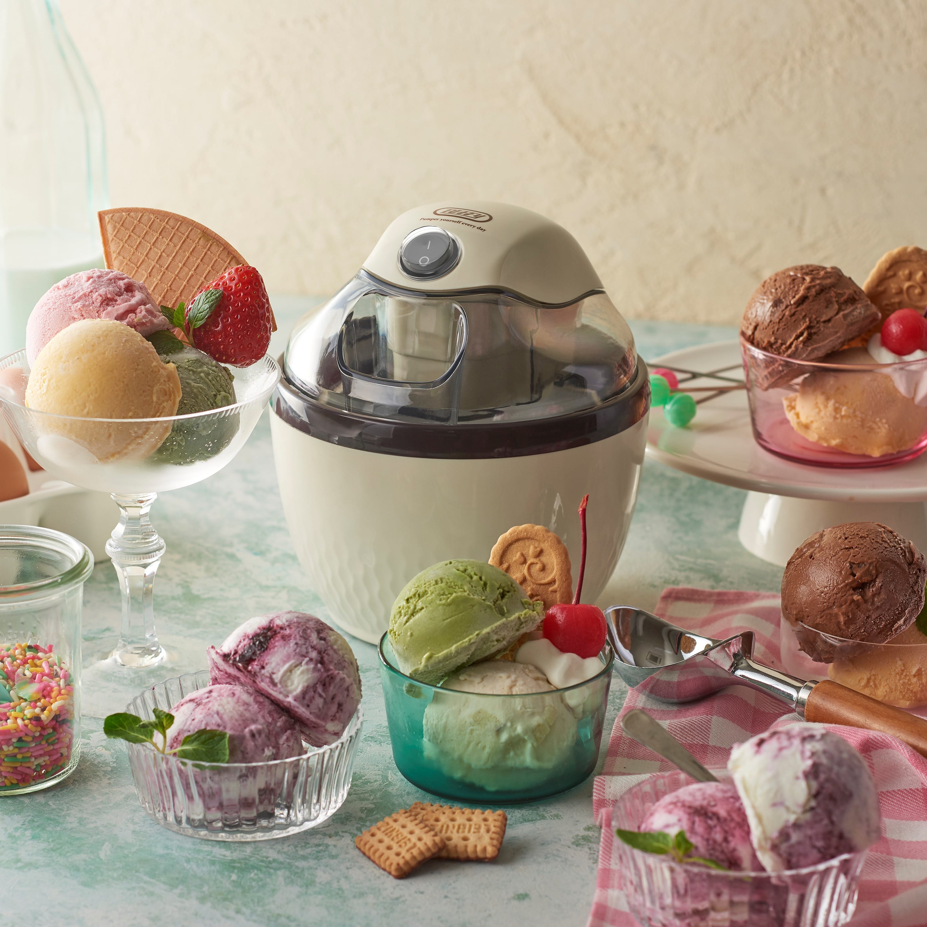 SANDEN アイスクリームメーカー プル式 Amazon | 業務用ソフトアイスクリームマシン、110V 1200W 18L / H電動