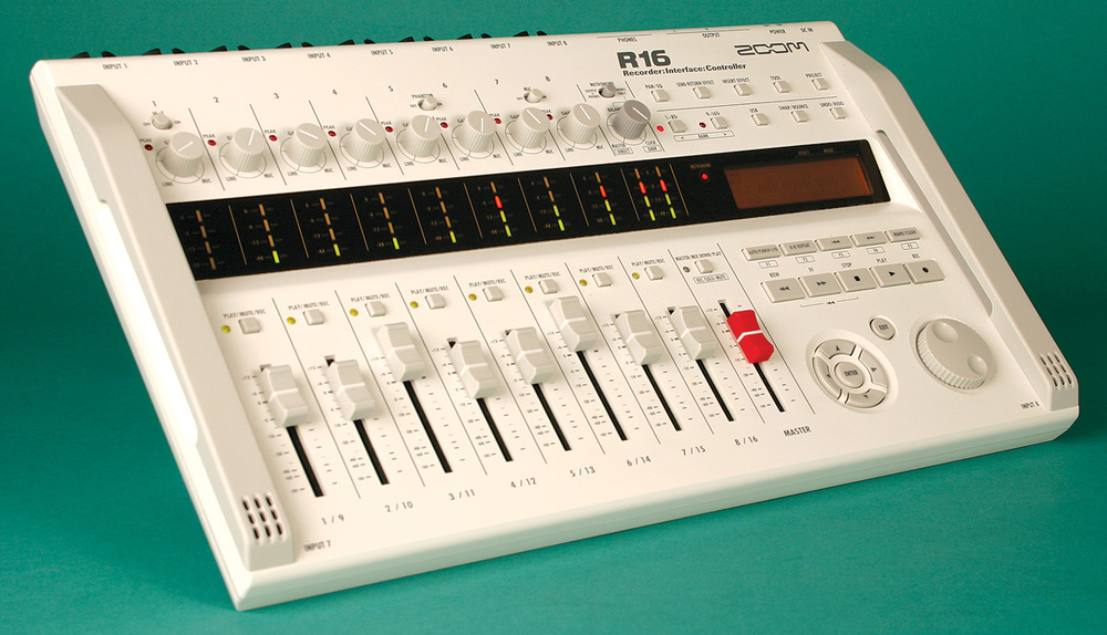Zoom R16