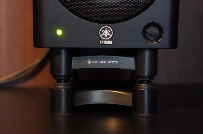 ISO Acousticsスピーカースタンドのレビュー！モニターを机にポンなら