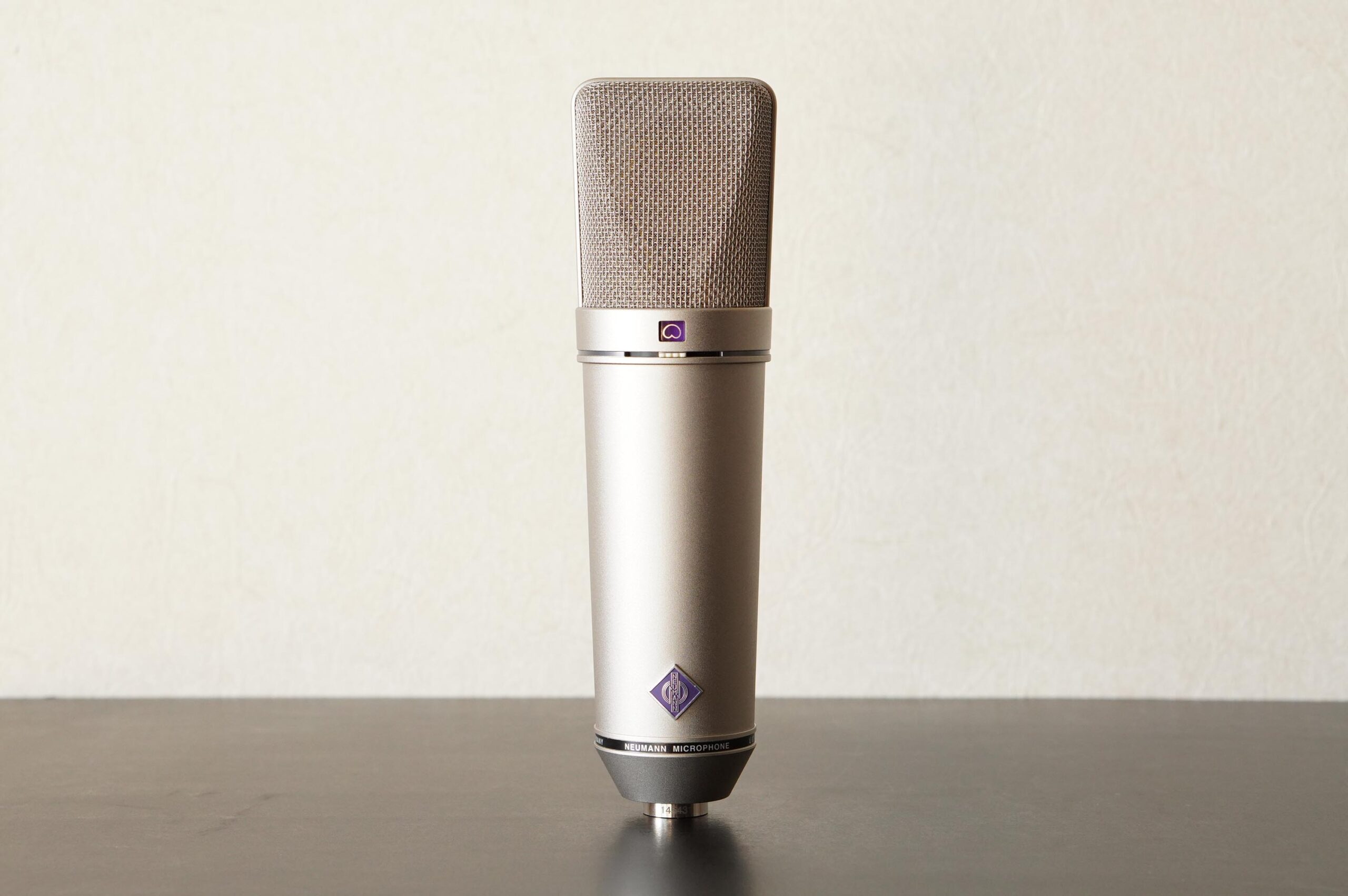 NEUMANN U87ai 実機レビュー｜宅録でもプロレベルの音源が作れる“基準