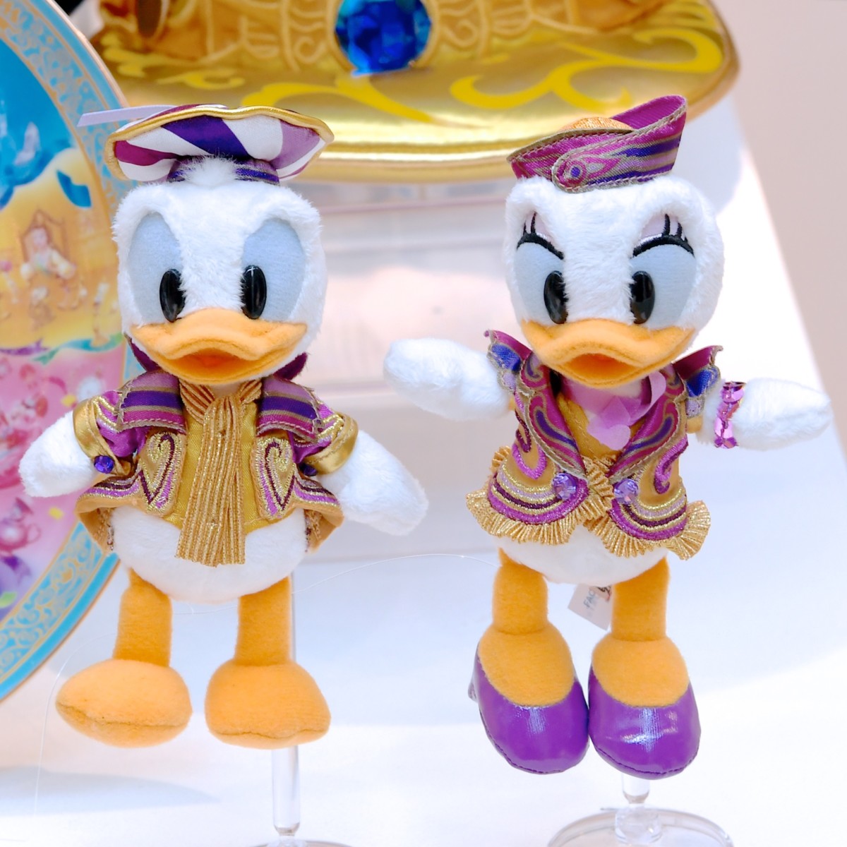 カラフルなコスチュームで35周年を盛大にお祝い！ディズニーリゾート