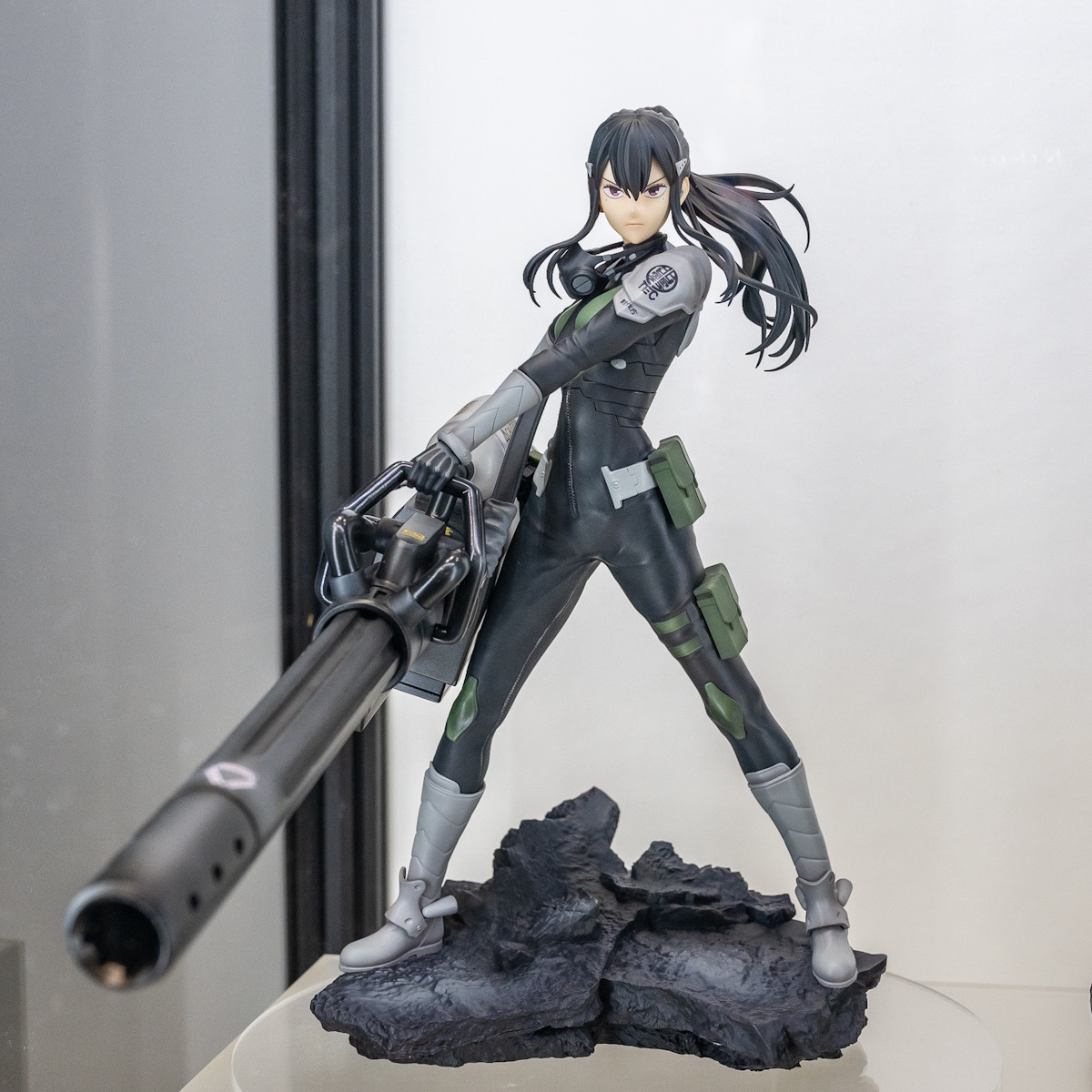 印象的な専用武器を持つ迫力の姿！セガ『怪獣8号』 フィギュア 亜白ミナ