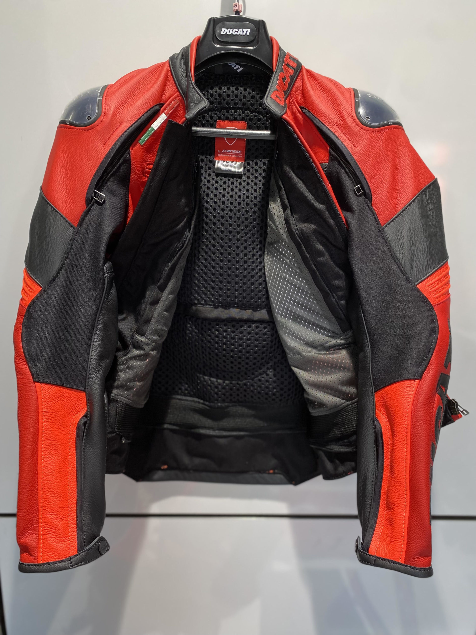 レザージャケットのご紹介 | ドゥカティ広島 - Ducati Hiroshima