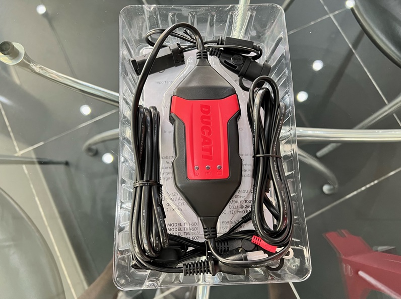 Ducatiバッテリーチャージャー – Ducati Saitama