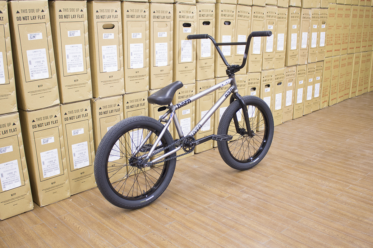 DURCUS ONE “MOTO FRAME” のテストフレームを公開。早速、BMXライダー