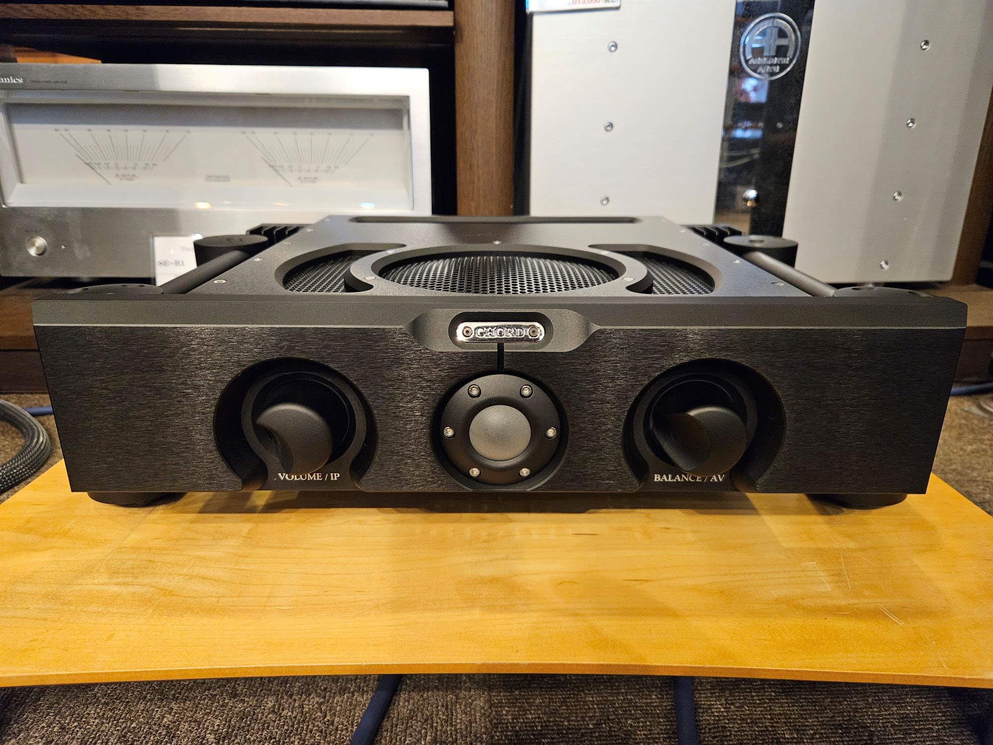 CHORD Ultima Integrated Black – DynamicAudio 5555 H.A.L.3