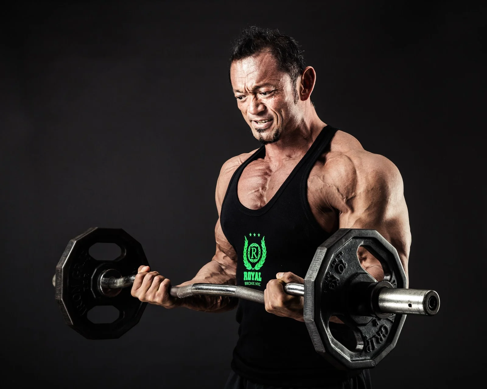 Blog |EZバーで効果的に腕トレ！種目・使い方・注意点を徹底解説｜エコ