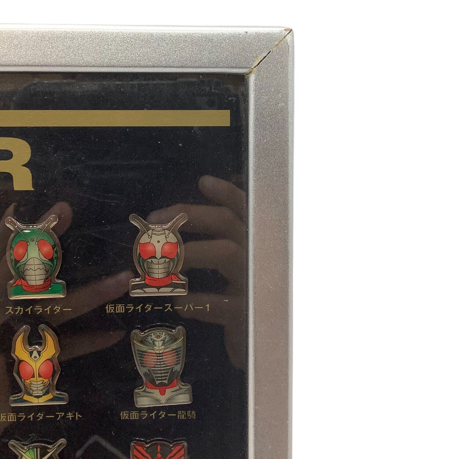 歴代仮面ライダー全員集合ピンズセット 40周年記念 留め具欠品