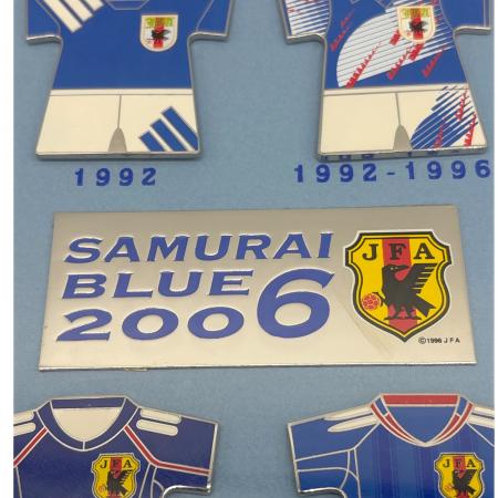 サムライブルー ピンバッジ 歴代ユニフォーム｜トレファクONLINE