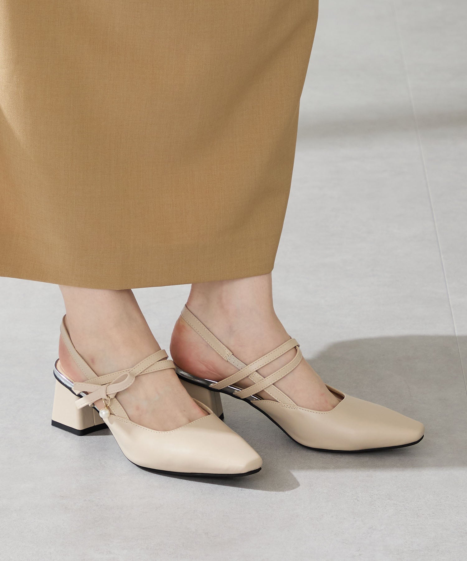 パールチャーム付きバックストラップパンプス/56316 – ORIENTALTRAFFIC