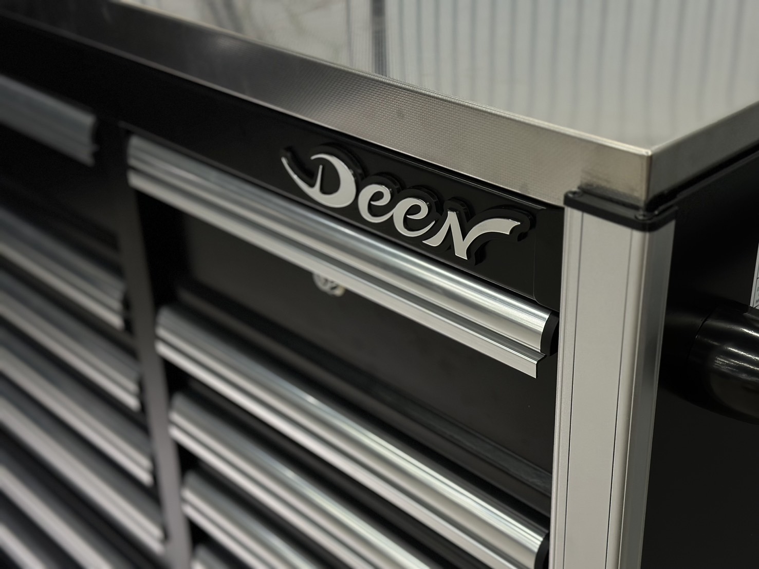 DEEN 18段ワイドキャビネット ブラック DNX72CA18BK | 公式オンライン