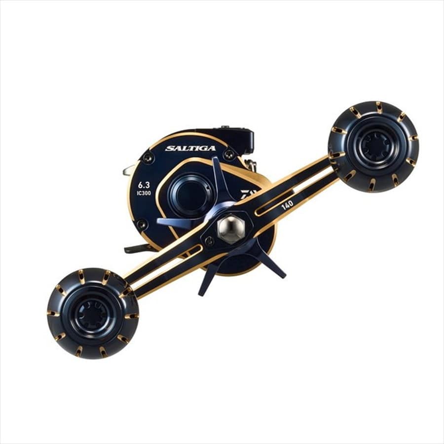 ダイワ ベイトリール ソルティガIC 300-DH(右): 釣具のキャスティング