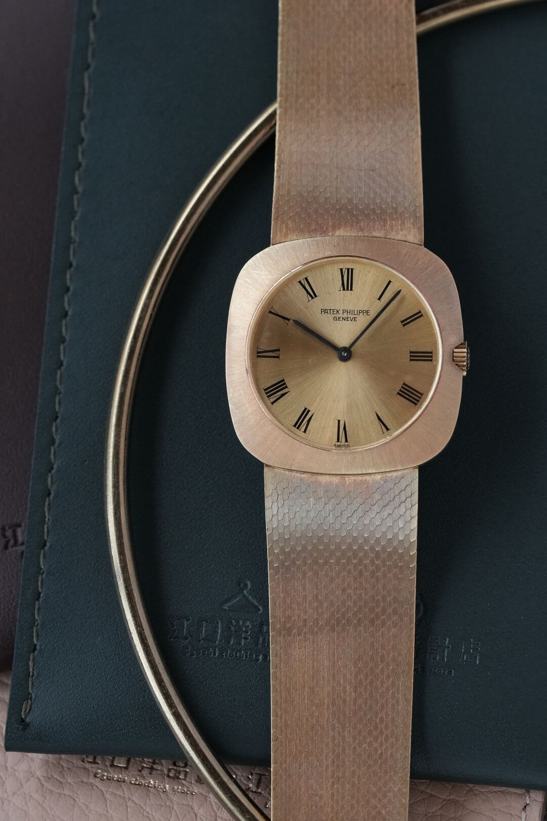 パテックフィリップ/クッションケース/ゴールドローマンダイヤル
