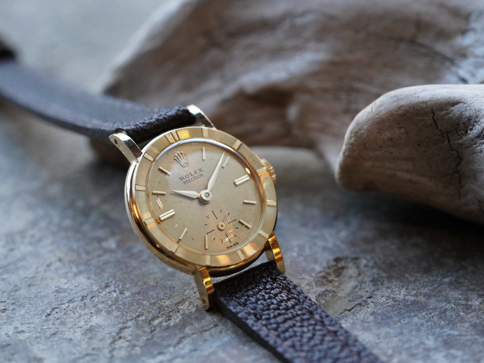 ロレックス/エンジンターンドベゼルケース/ゴールドダイヤル/スモール