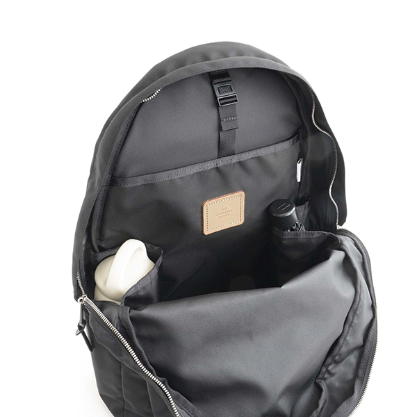 LaLaBegin編集部と共同開発したデイパックから「BLACK」が新登場