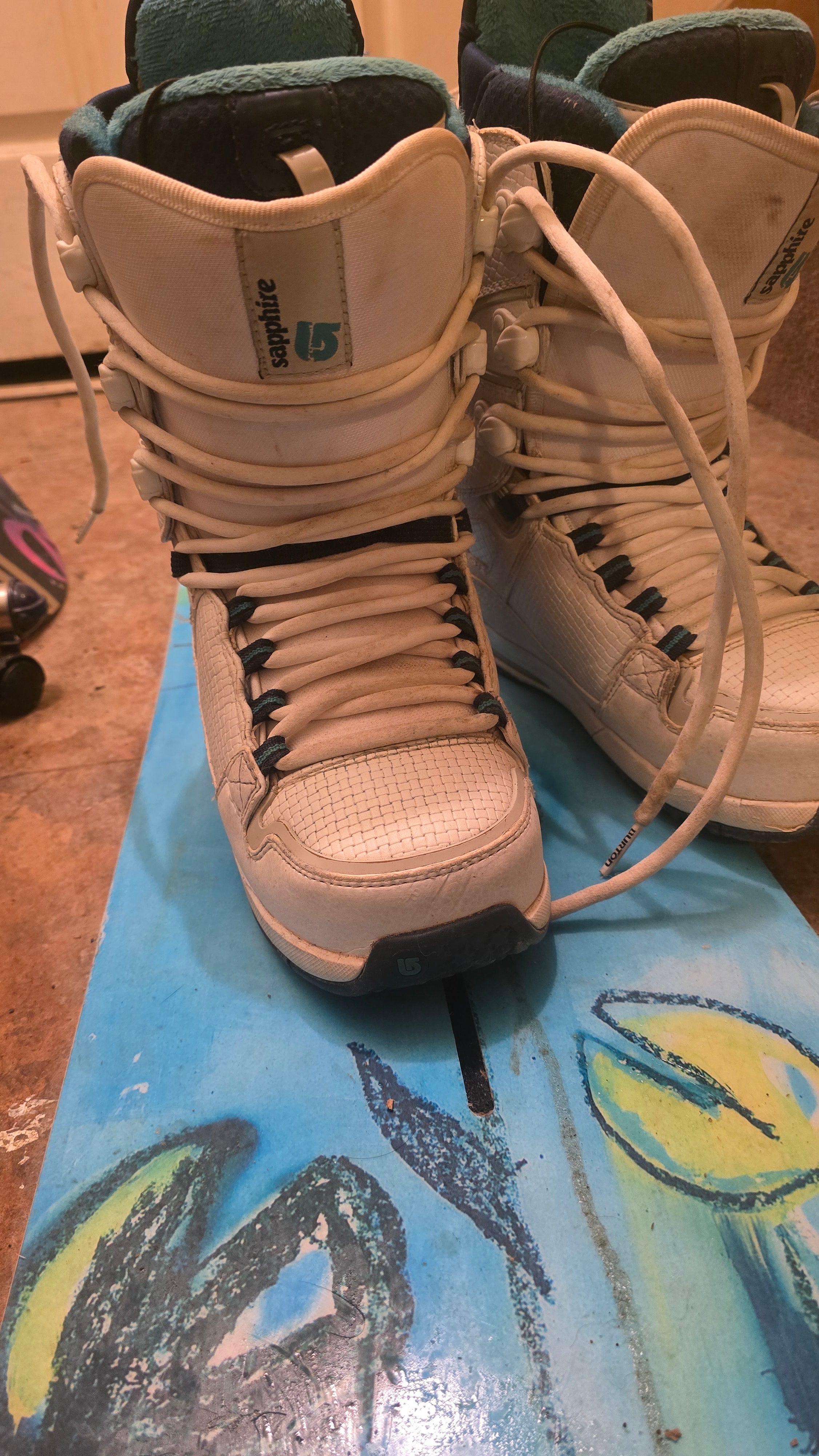 Used Burton ZIPLINE BOA Girls Snowboard Boots White And Neon Pink