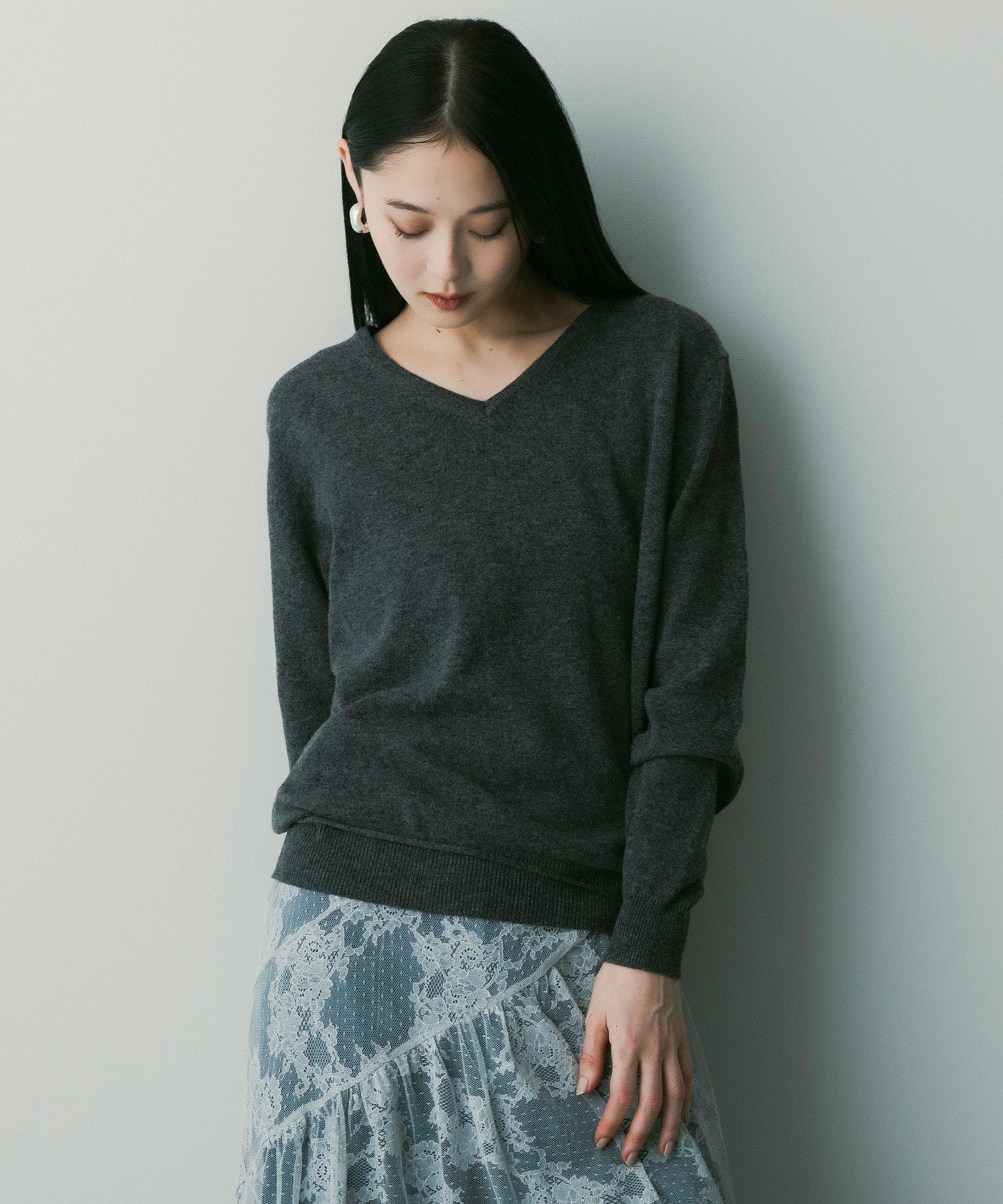 カシミヤブレンドVネックニット