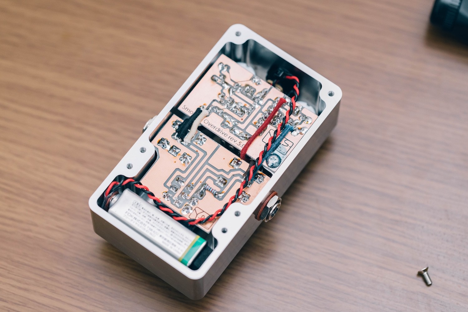 Y.O.S.ギター工房 Smoggy Overdriveレビュー！ギラついた倍音が心地よい