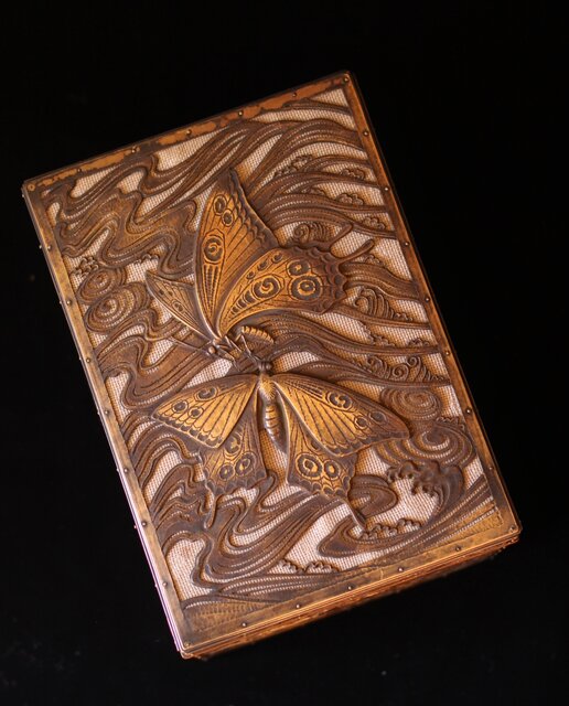 大須賀喬 銀鍍金 彫金蝶飾箱/茶箱 M062｜骨董店 のびる 古美術 骨董