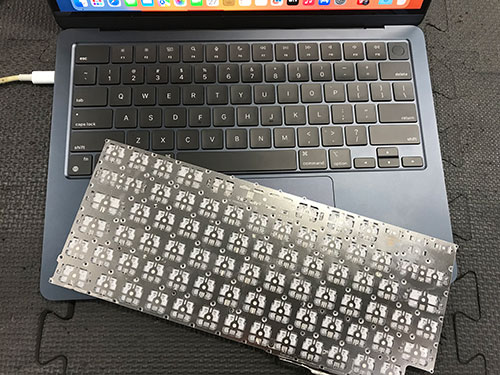 MacBook Air M2 A2681のキーボード交換修理 | 液晶修理センター