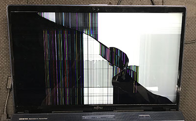 FMVA77B3LGのパソコン修理 踏んだ事で画面が割れた | 液晶修理センター