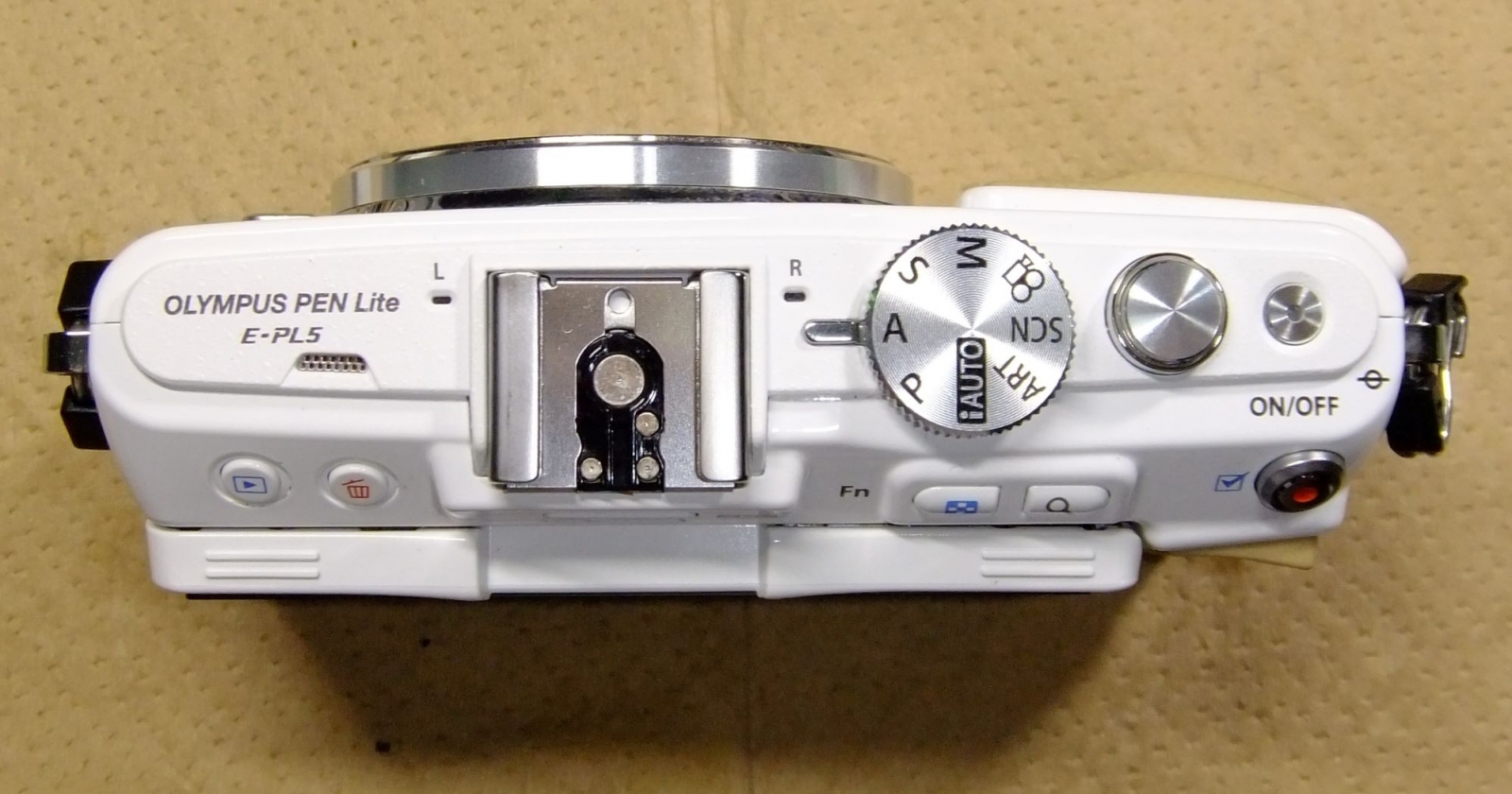 OLYMPUS E-PL5 ジャンクカメラ分解修理: ねこの空中散歩