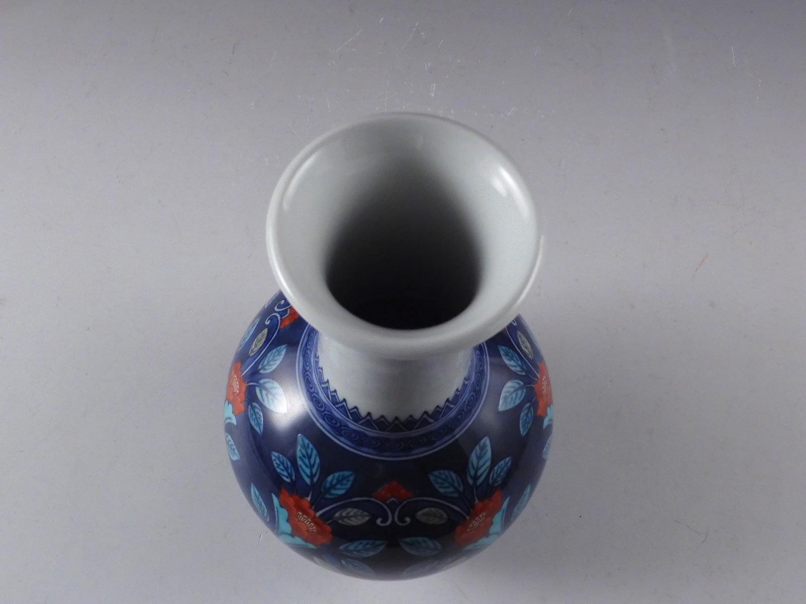 sold out】人間国宝 十三代 今泉今右衛門 造 本人作 色鍋島唐花文 花入