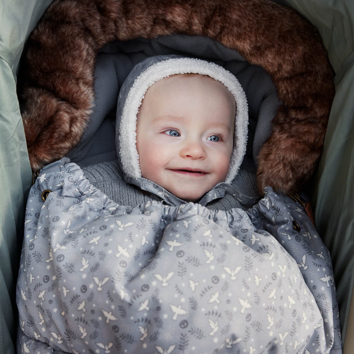 赤ちゃんの防寒対策にぴったりなフットマフ 【ベビーカー対応