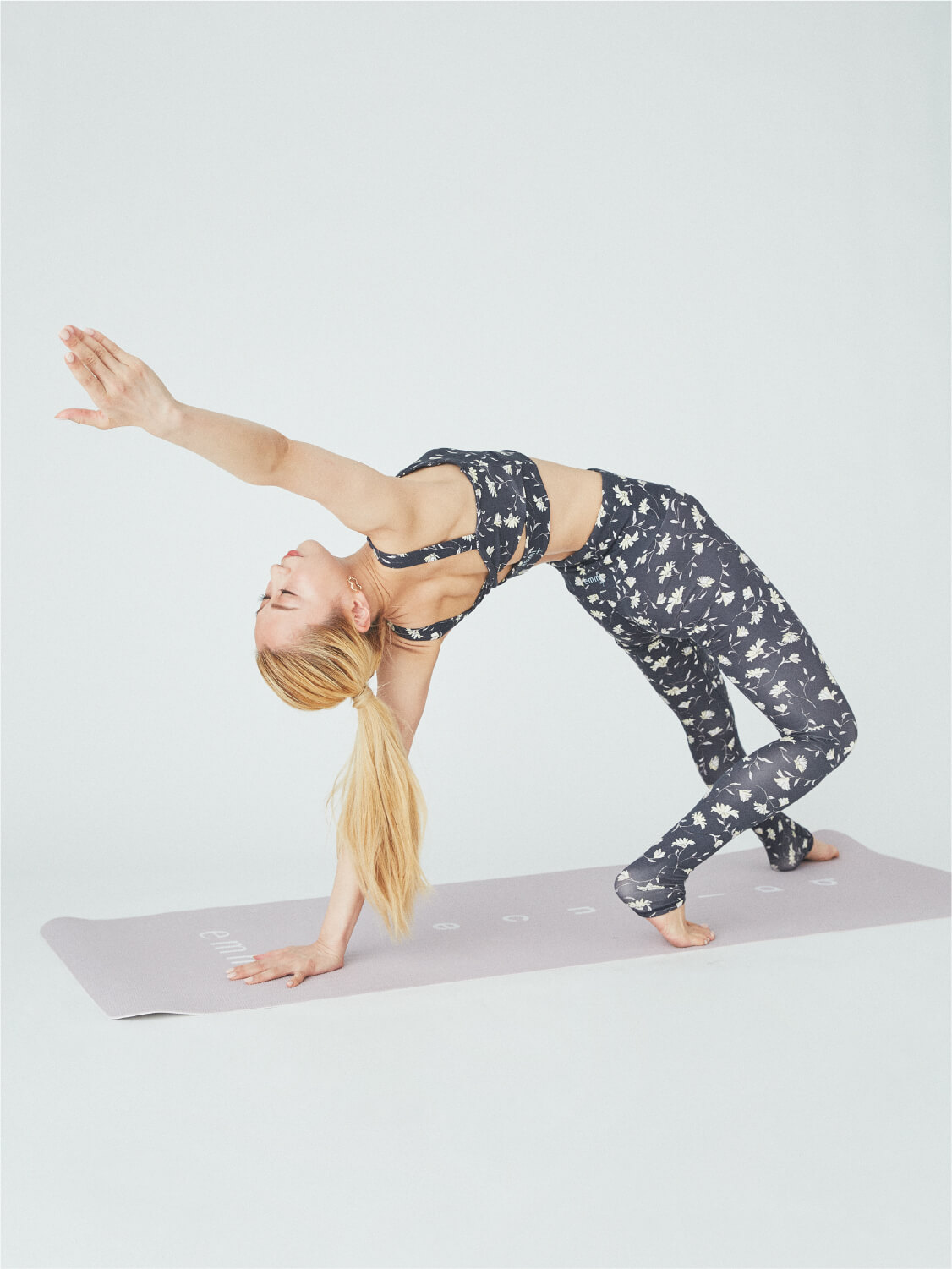 aya × emmi SPECIAL COLLABORATION │ emmi（エミ）公式サイト