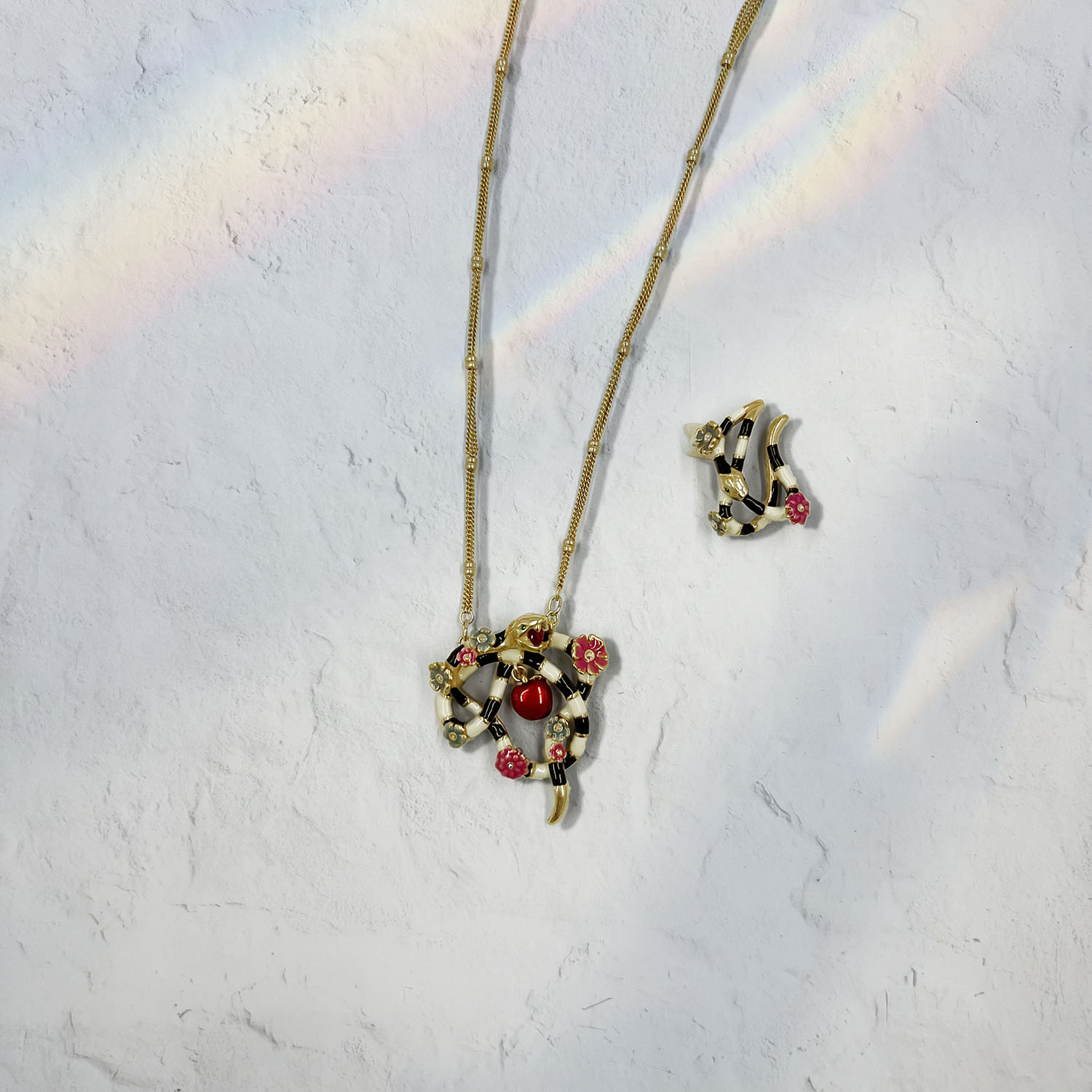 ANNA SUI(アナ スイ)「EDEN」コレクション！運気が上がると言われる“蛇